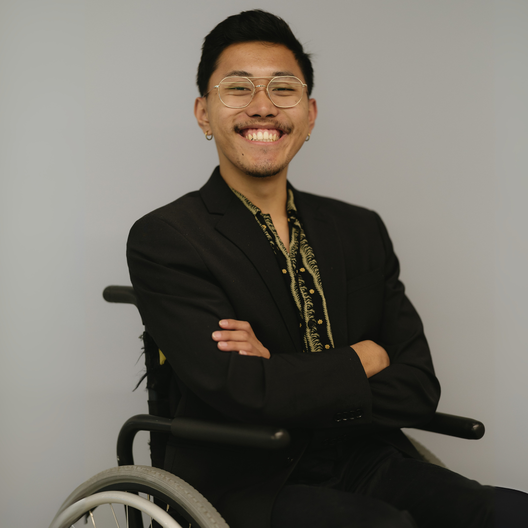 Hua Hui Vogel (He/They)