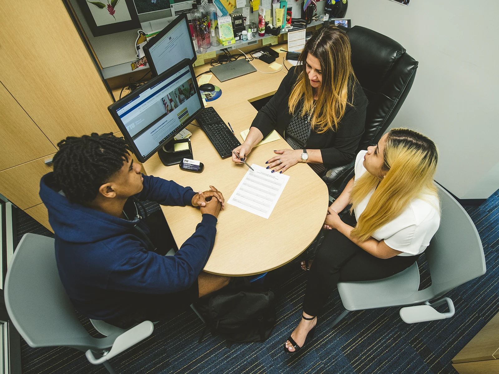 Students speaking to an FIU counselor